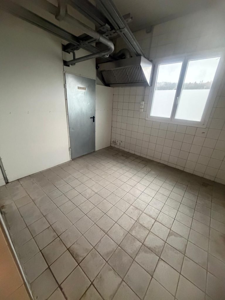 Leeres Ladenlokal nach der Bauendreinigung